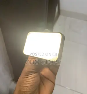 Selfie Light - Versatile Lighting Options for a Compact Clip-on Light