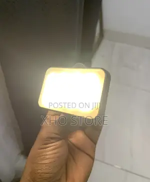Selfie Light - Versatile Lighting Options for a Compact Clip-on Light