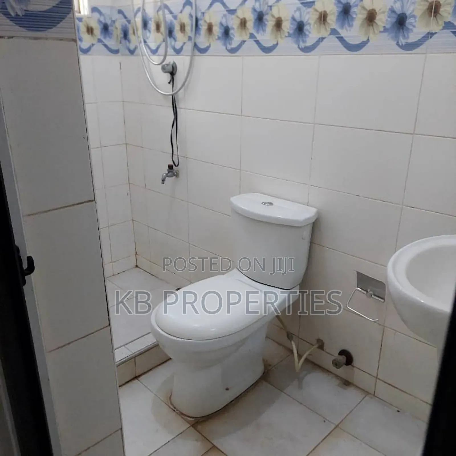 4bdrm House in Kb Properties, Baatsona Total for rent