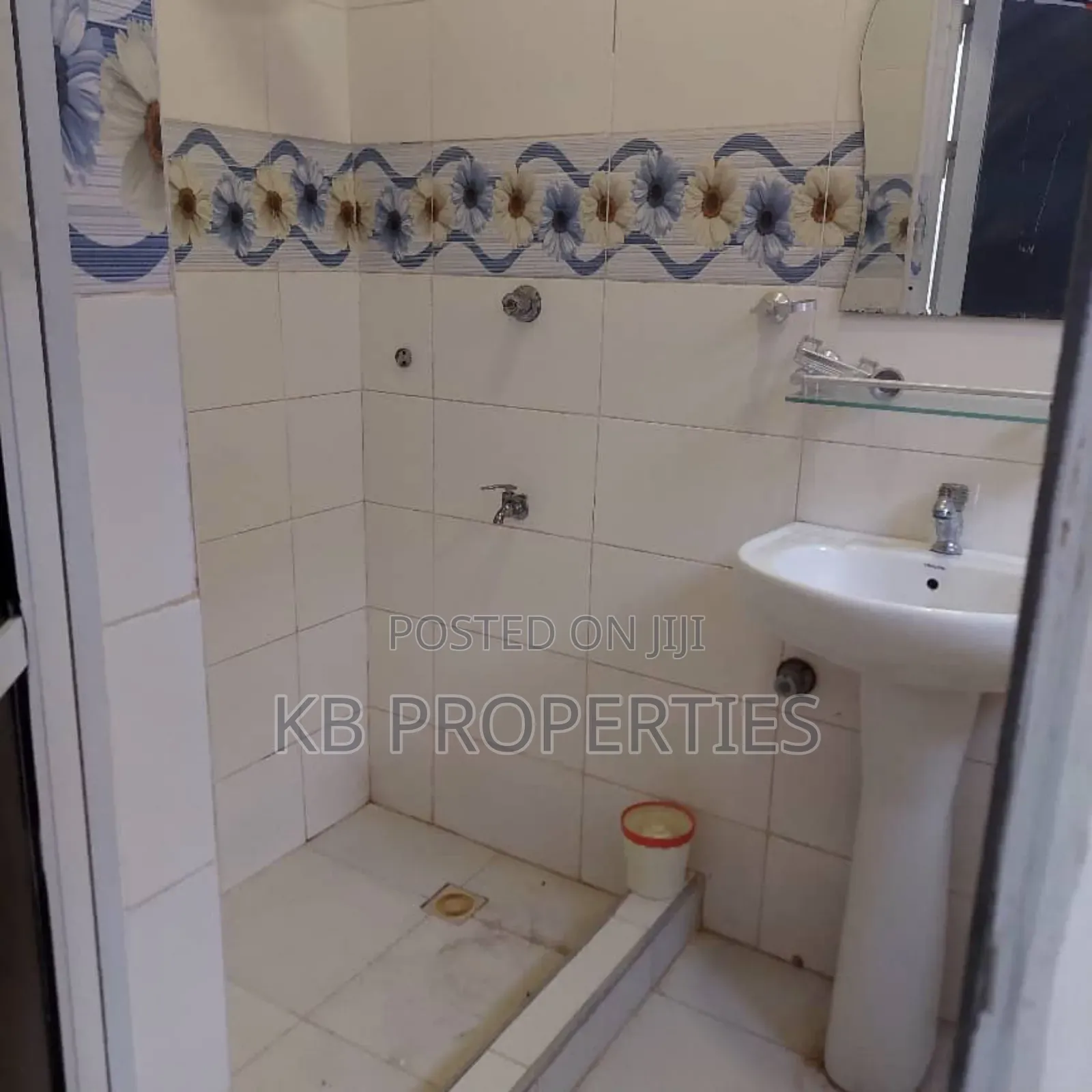 4bdrm House in Kb Properties, Baatsona Total for rent