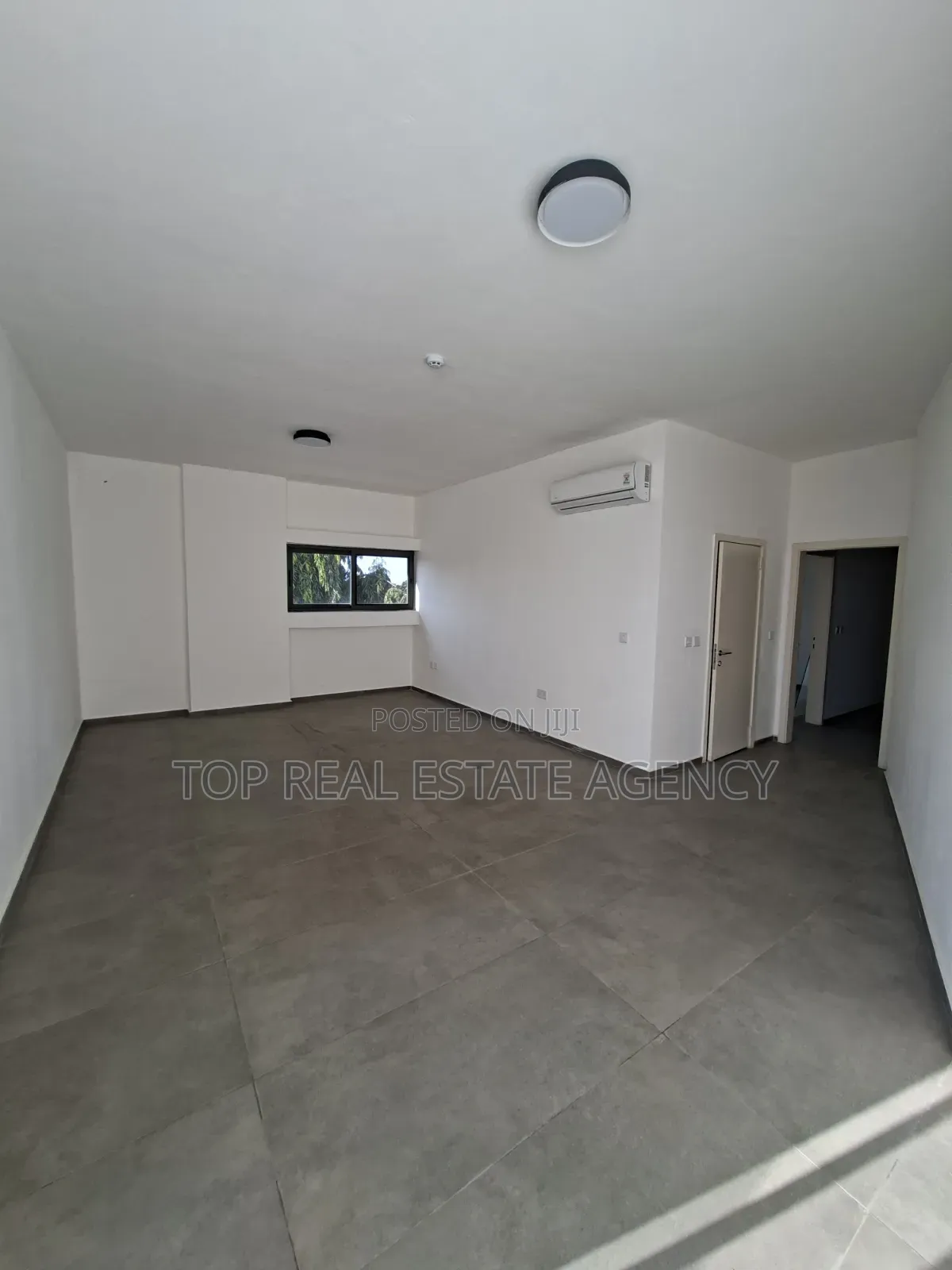 4bdrm Duplex in North Legon for sale