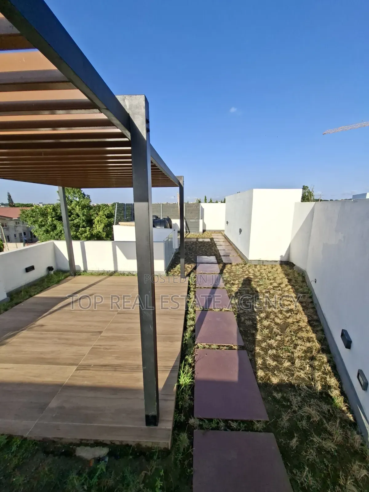4bdrm Duplex in North Legon for sale