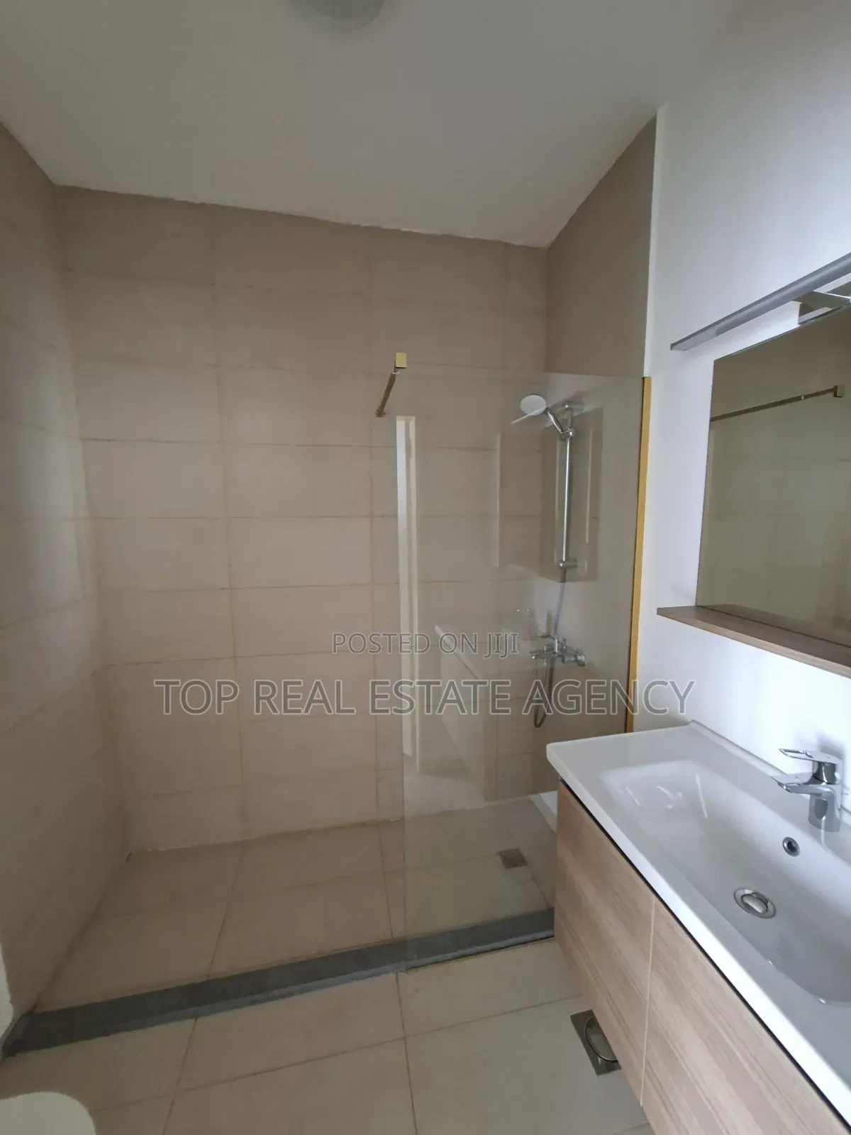 4bdrm Duplex in North Legon for sale