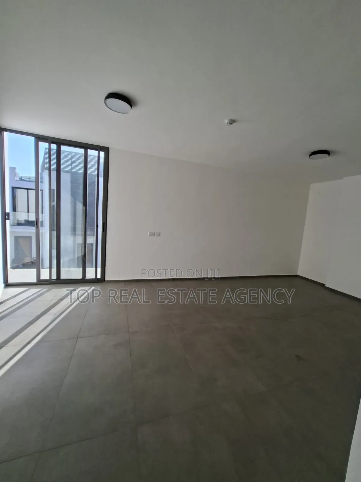 4bdrm Duplex in North Legon for sale
