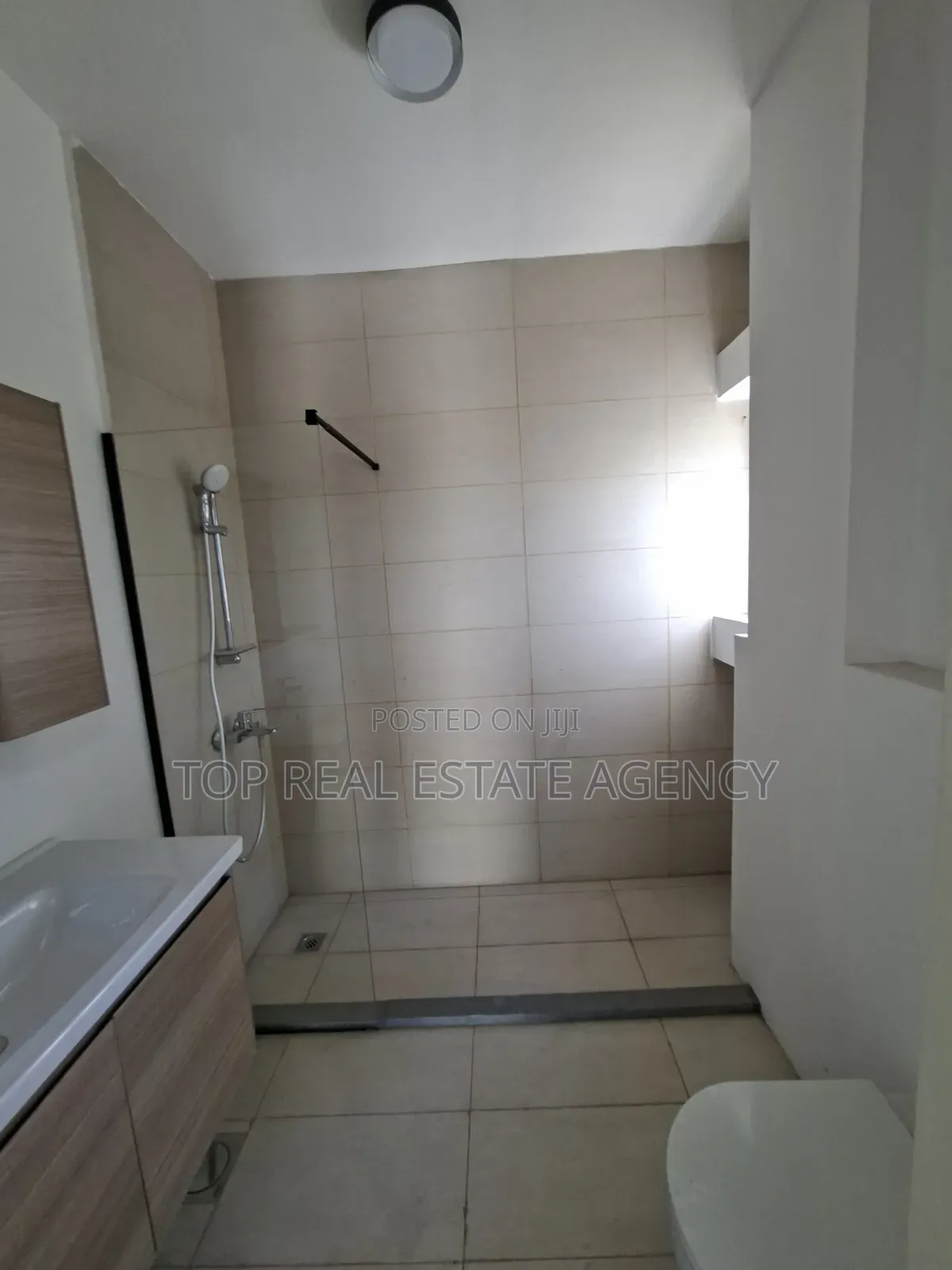 4bdrm Duplex in North Legon for sale