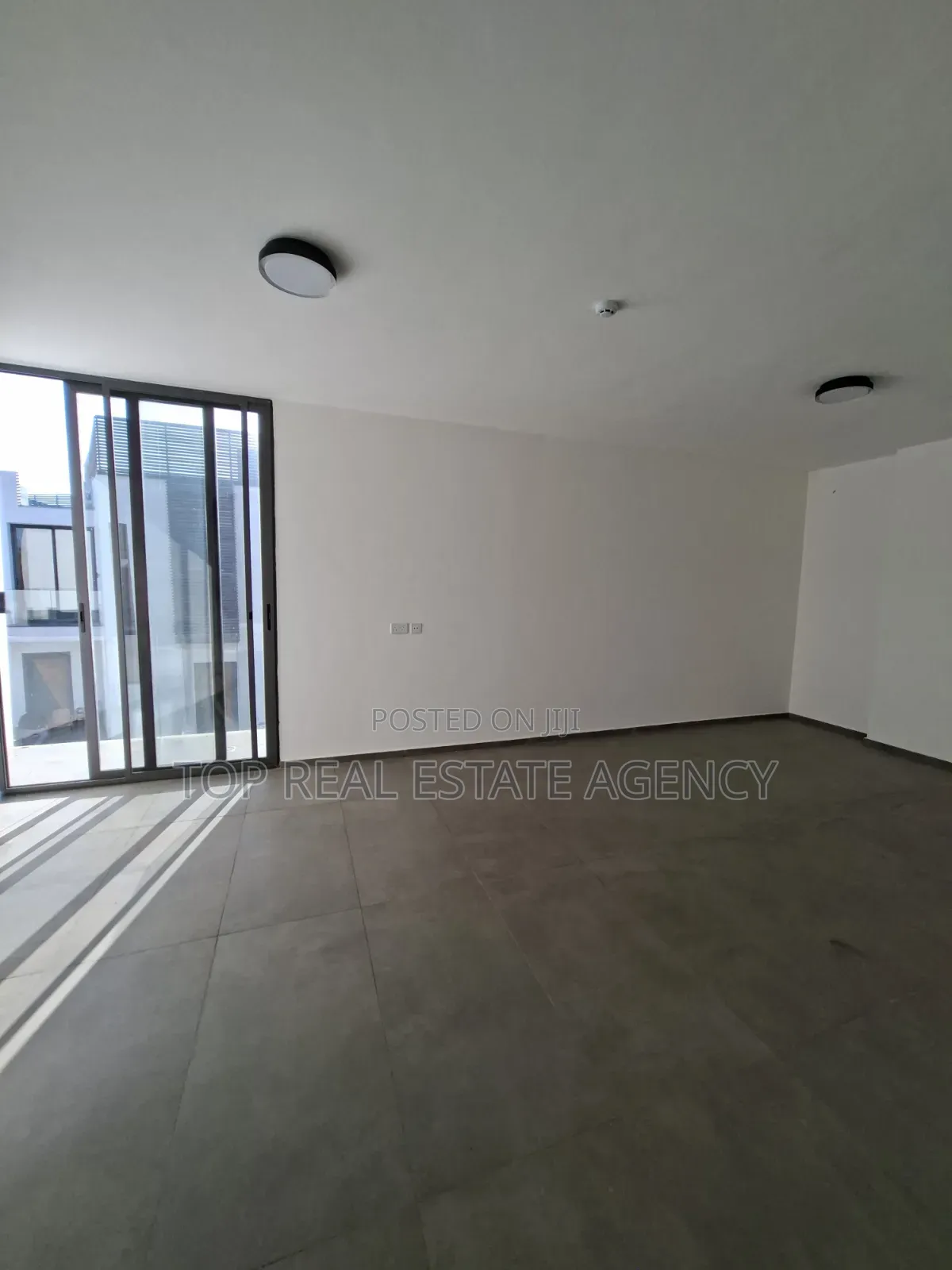 4bdrm Duplex in North Legon for sale