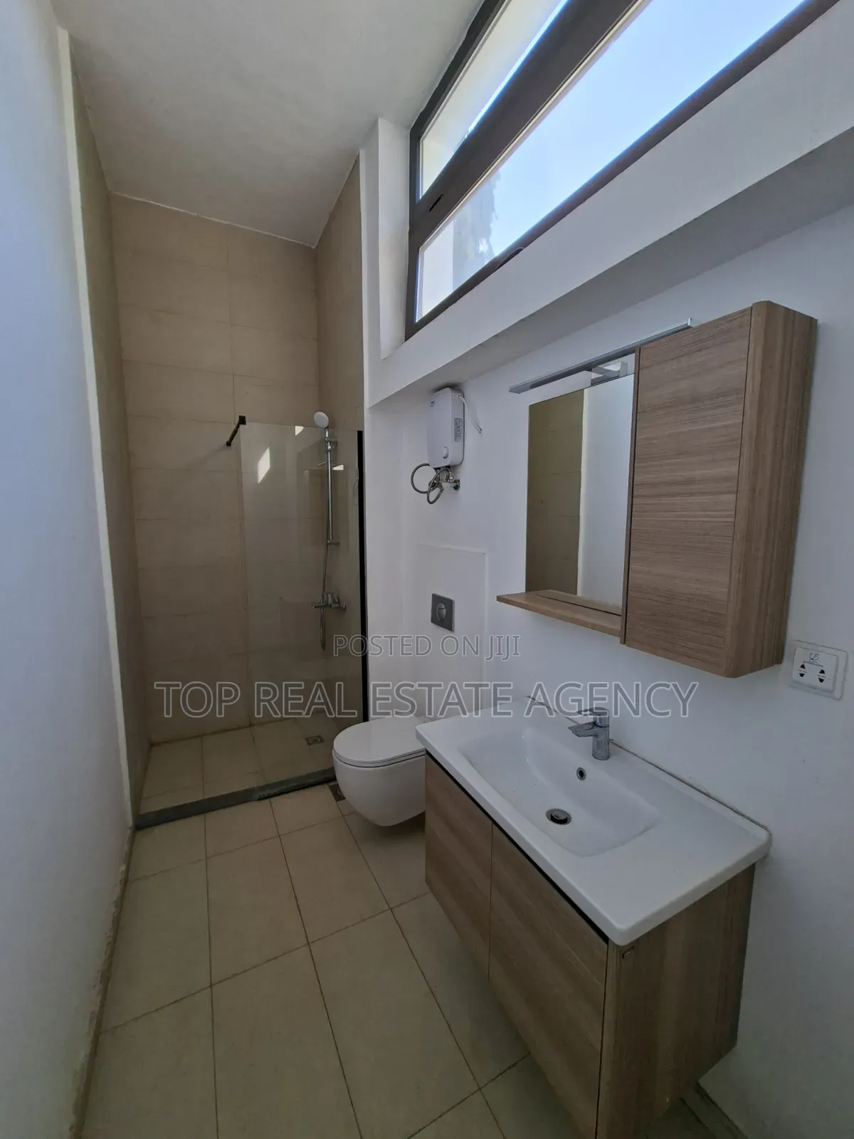 4bdrm Duplex in North Legon for sale