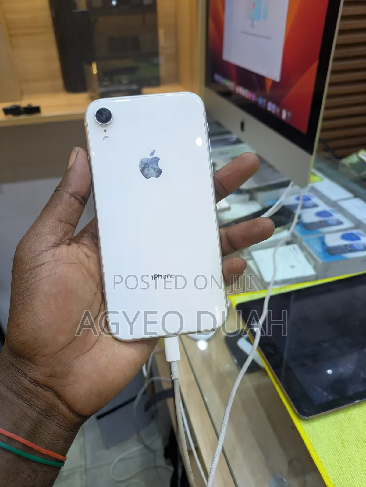 Apple iPhone XR 64 GB White