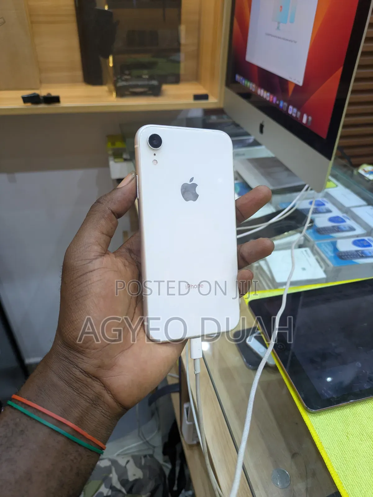 Apple iPhone XR 64 GB White