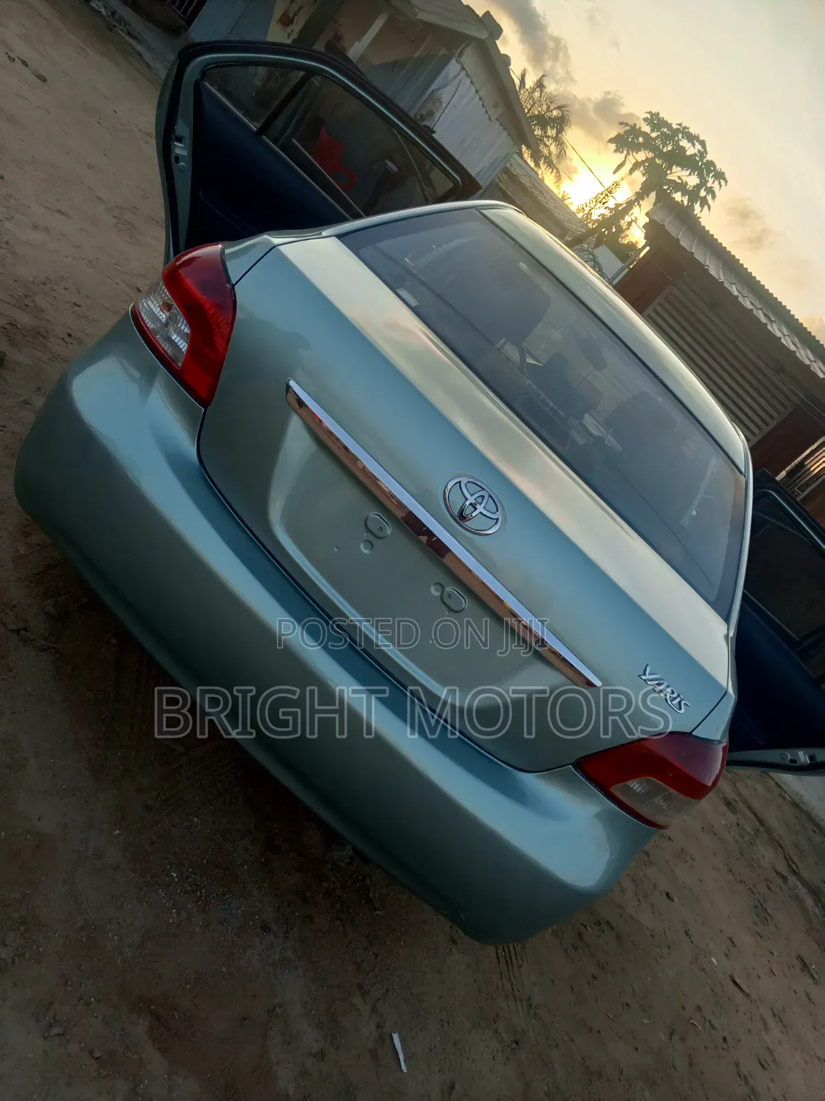 Toyota Yaris Base Sedan 4dr 2010 Green