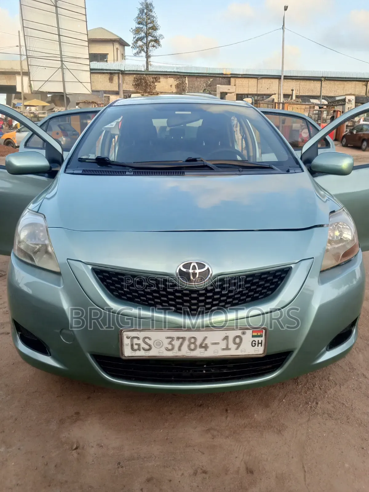 Toyota Yaris Base Sedan 4dr 2010 Green