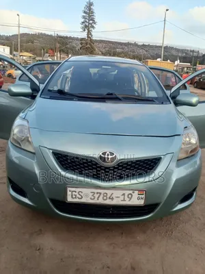 Toyota Yaris Base Sedan 4dr 2010 Green