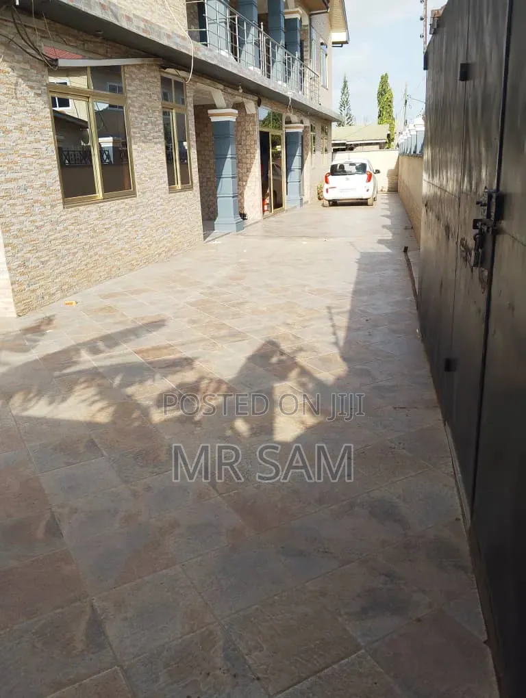 3bdrm Apartment in Old Barrier Tie-Top for rent