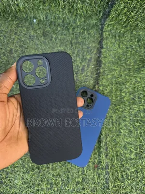 iPhone 16 Pro Max Triangle Case
