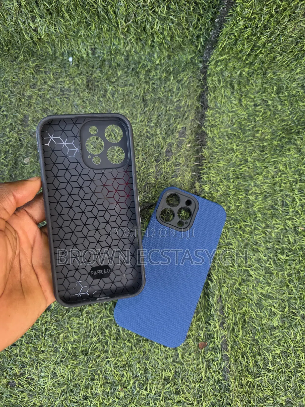iPhone 16 Pro Max Triangle Case