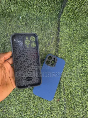 iPhone 16 Pro Max Triangle Case