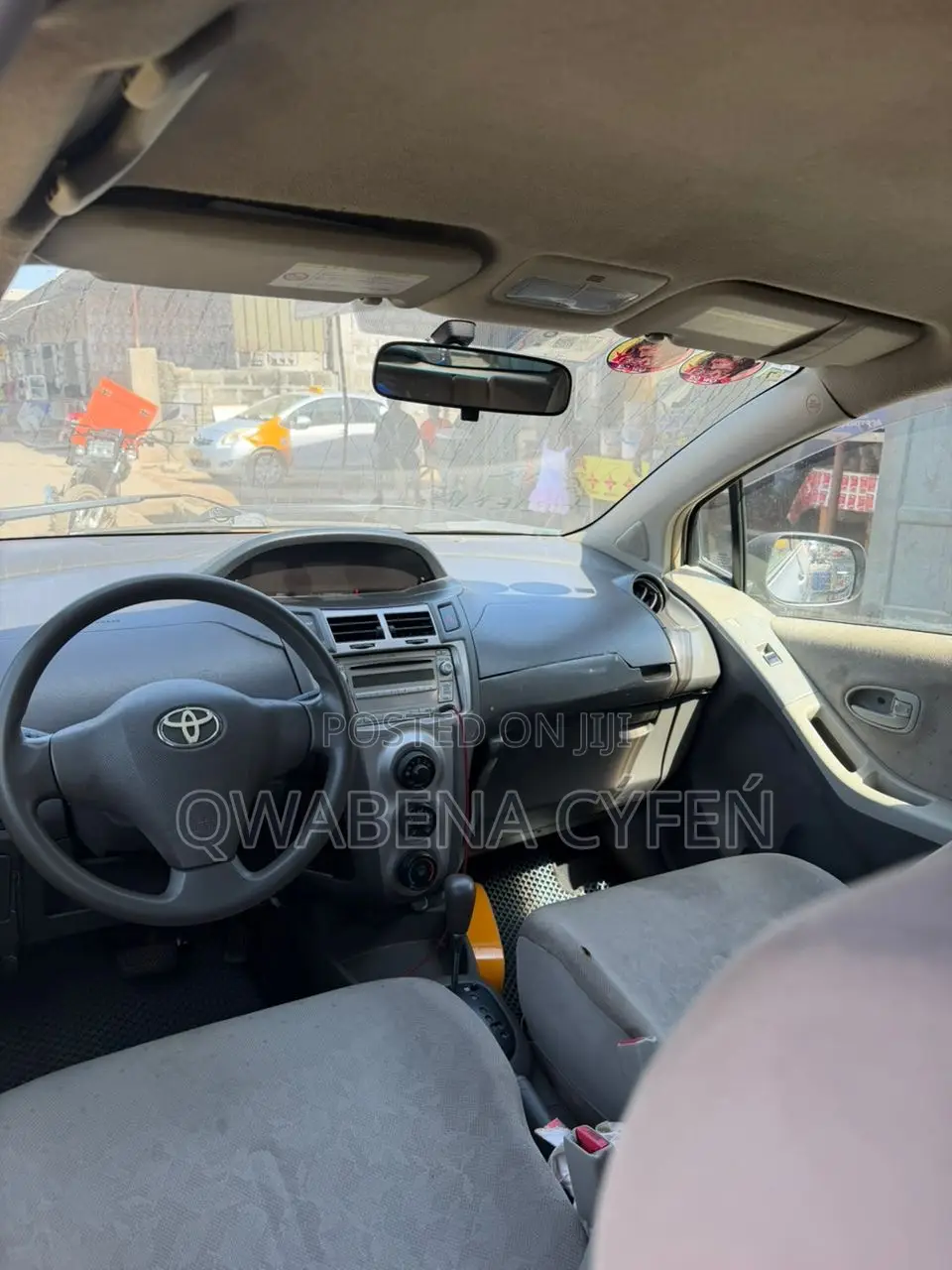 Toyota Vitz 1.5 FWD 5dr 2010 Gray