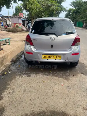 Toyota Vitz 1.5 FWD 5dr 2010 Gray