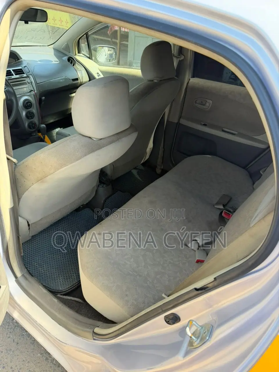 Toyota Vitz 1.5 FWD 5dr 2010 Gray