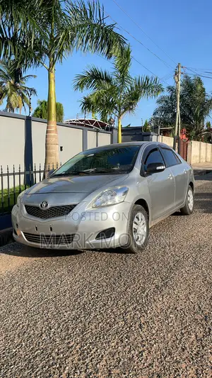 Toyota Belta 2010 Silver