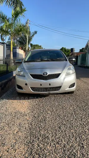 Toyota Belta 2010 Silver