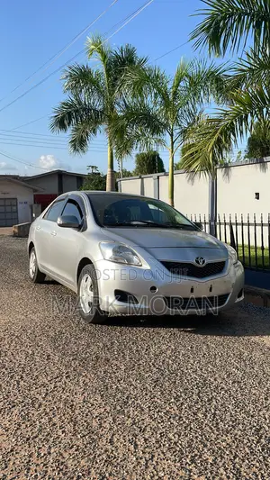 Toyota Belta 2010 Silver