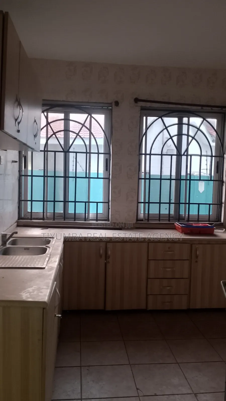 10 Bedroom House for Rent as Commercial Space.