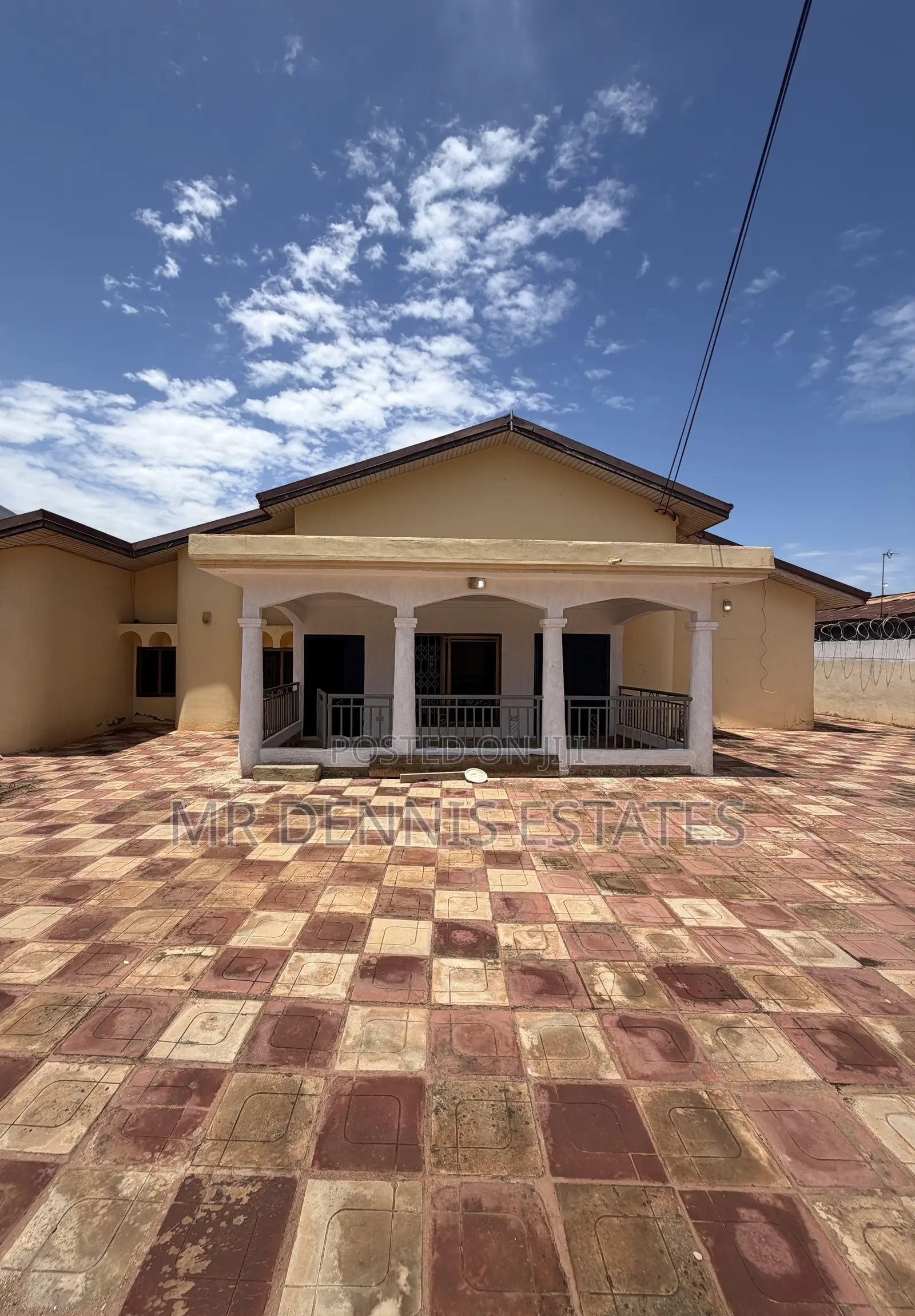 4bdrm Apartment in Westhills Mall for rent