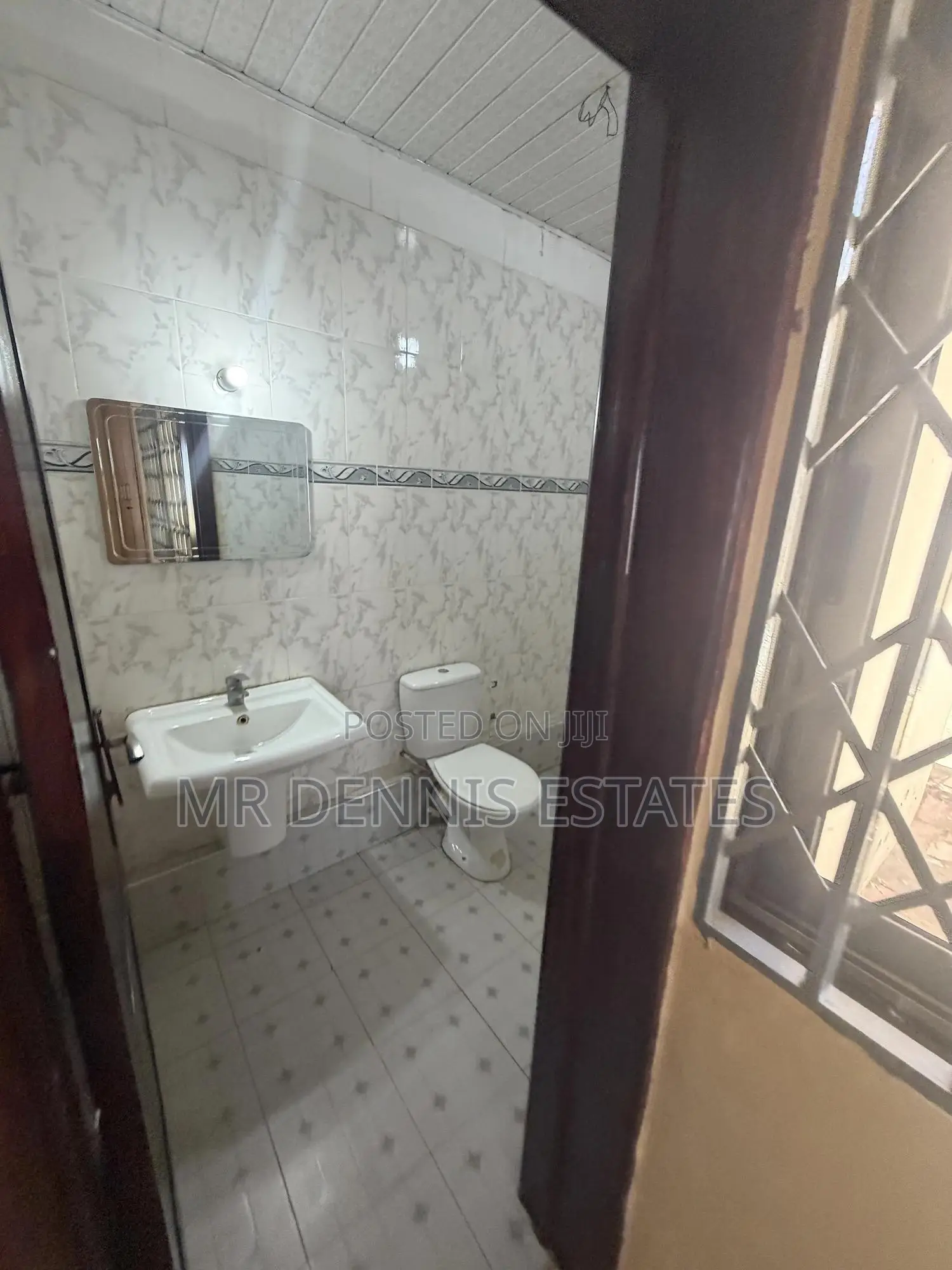 4bdrm Apartment in Westhills Mall for rent