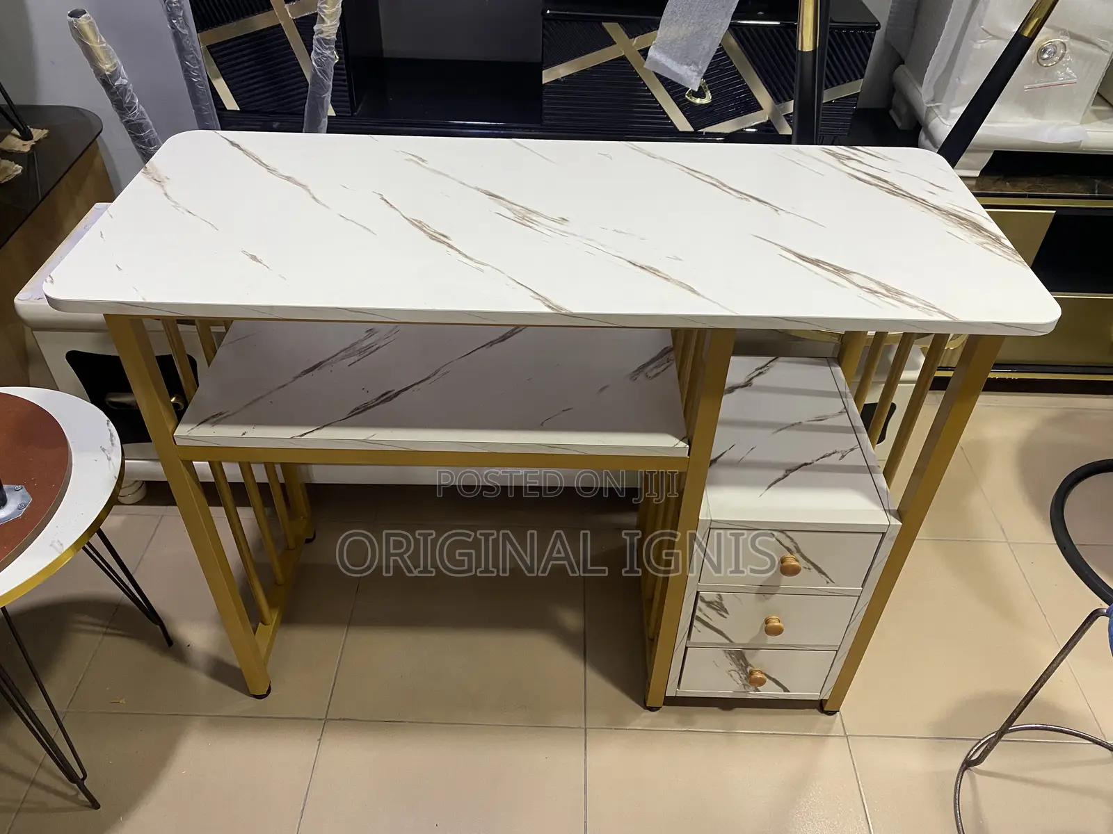 Nail Tech / Manicure Table