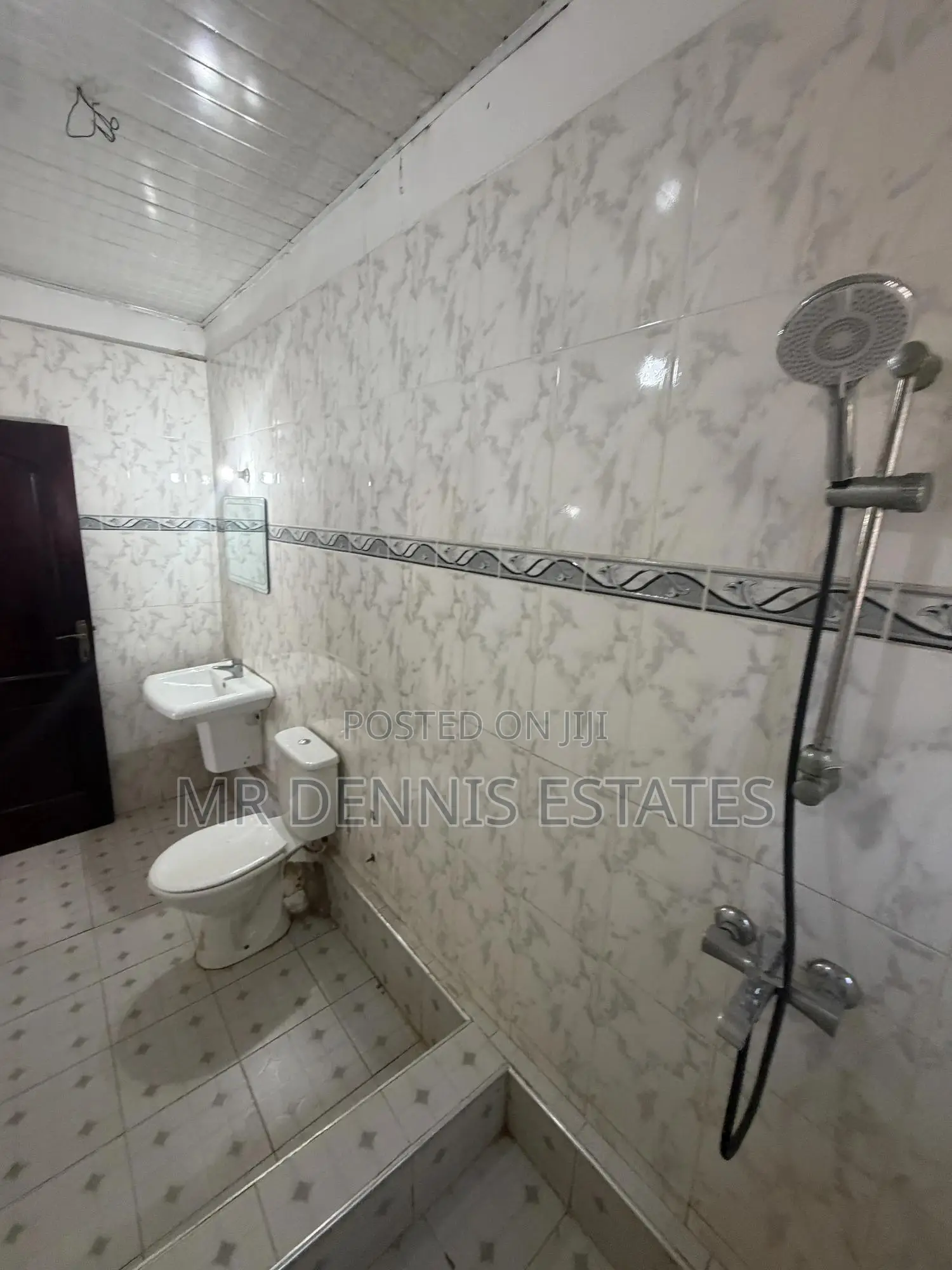 4bdrm Apartment in Westhills Mall for rent