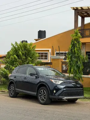 Toyota RAV4 LE 4dr SUV (2.5L 4cyl 6A) 2018 Black