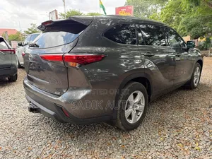 Toyota Highlander XLE 2021 Gray