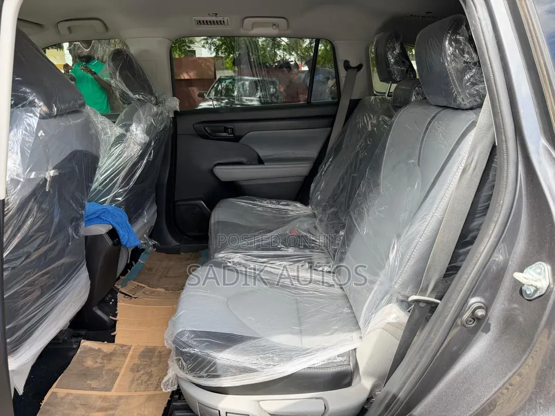 Toyota Highlander XLE 2021 Gray