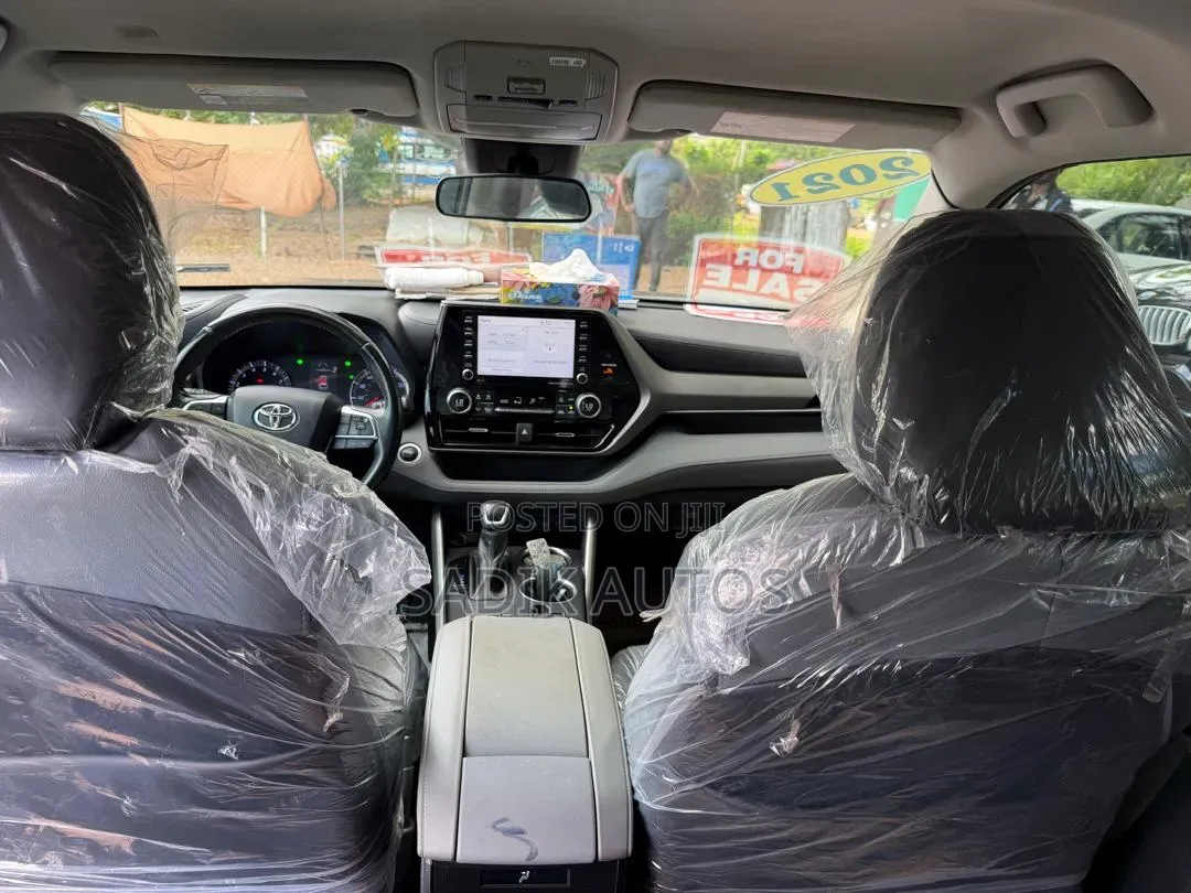 Toyota Highlander XLE 2021 Gray