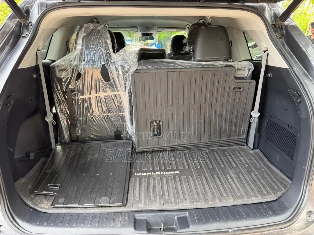 Toyota Highlander XLE 2021 Gray