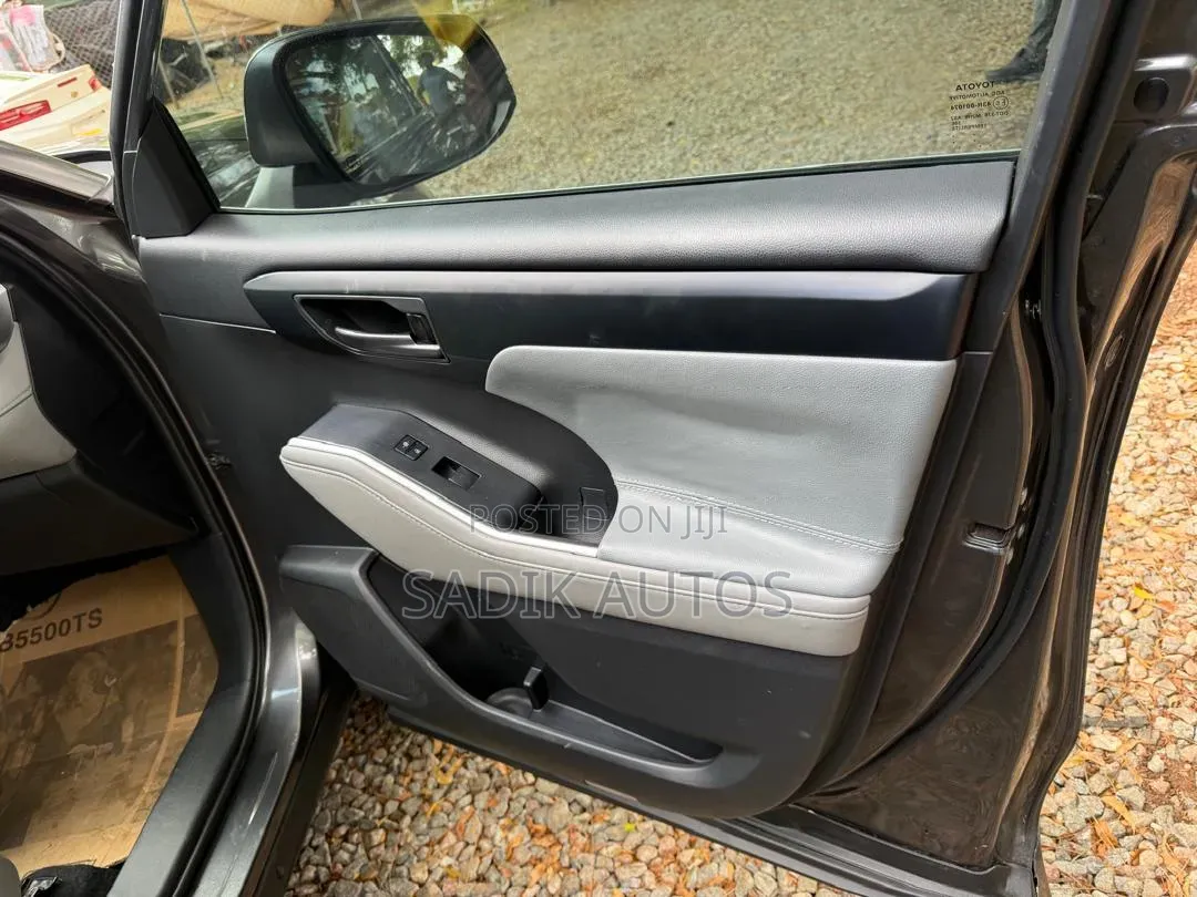 Toyota Highlander XLE 2021 Gray