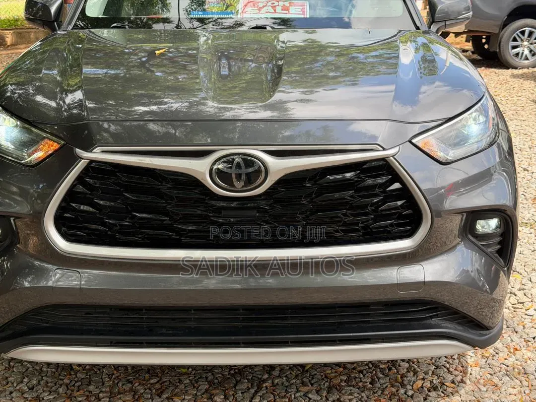 Toyota Highlander XLE 2021 Gray