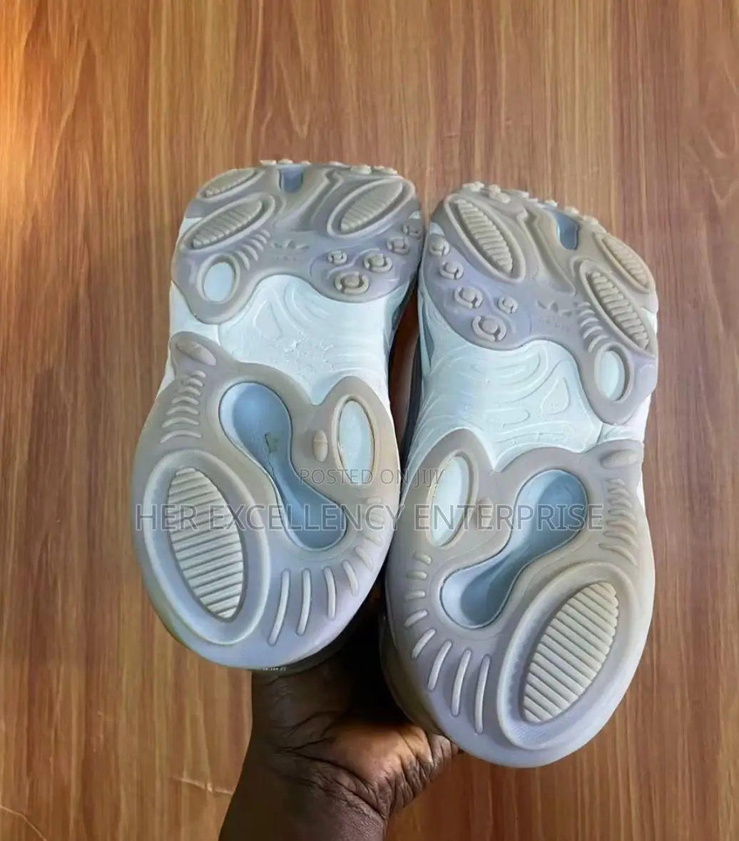 Adidas Oznova