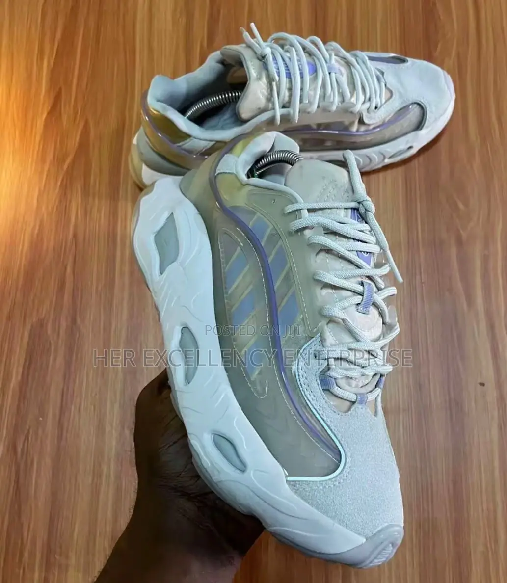 Adidas Oznova