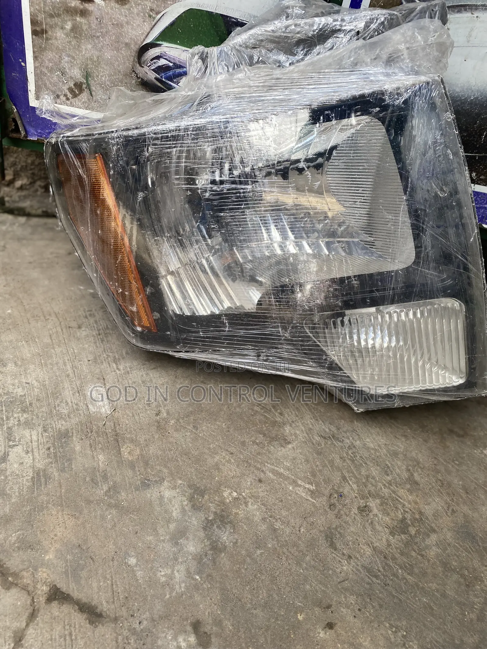 Ford F150 2012 Headlight Pair