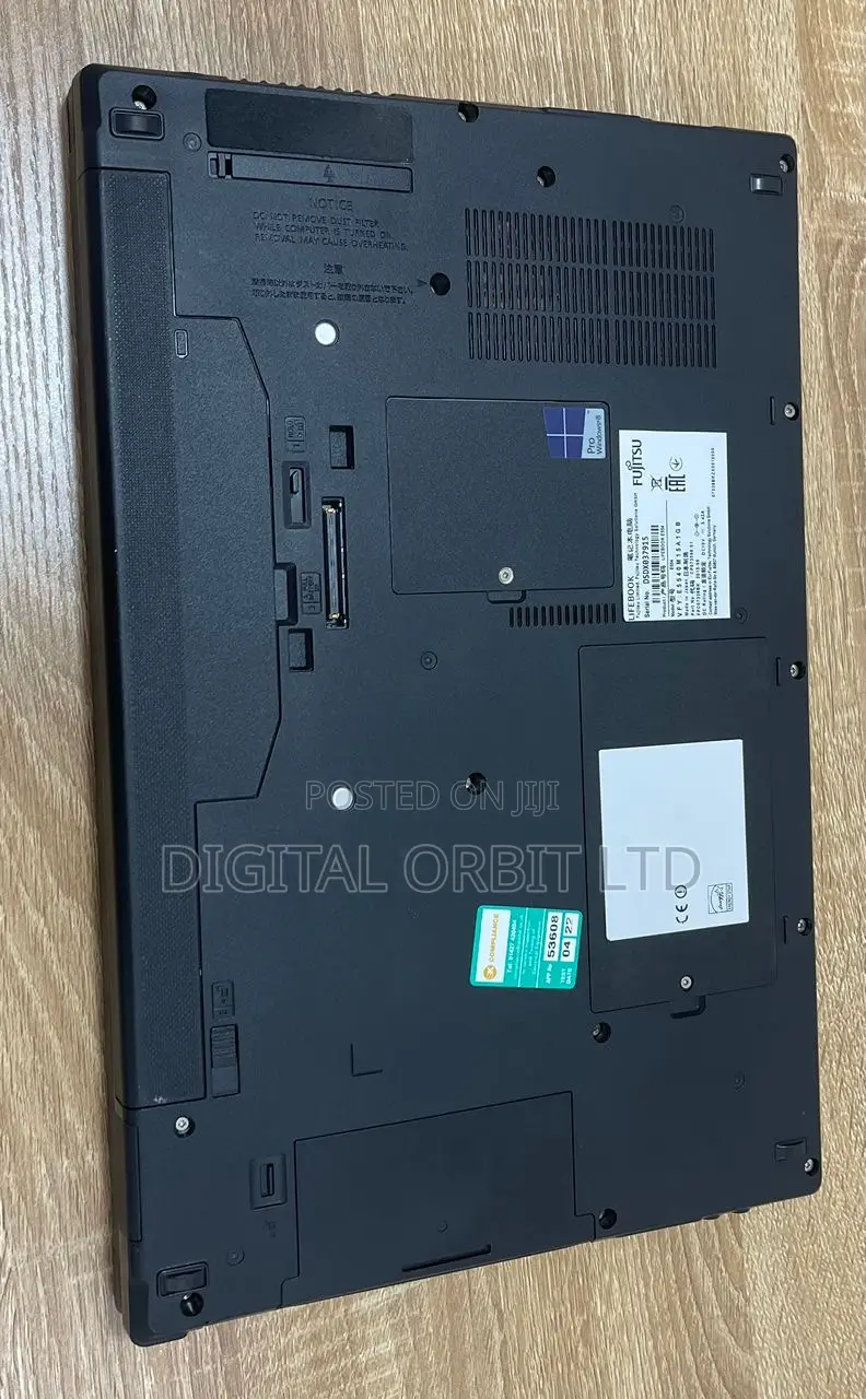 Laptop Fujitsu Lifebook E557 8GB Intel Core i5 HDD 500GB