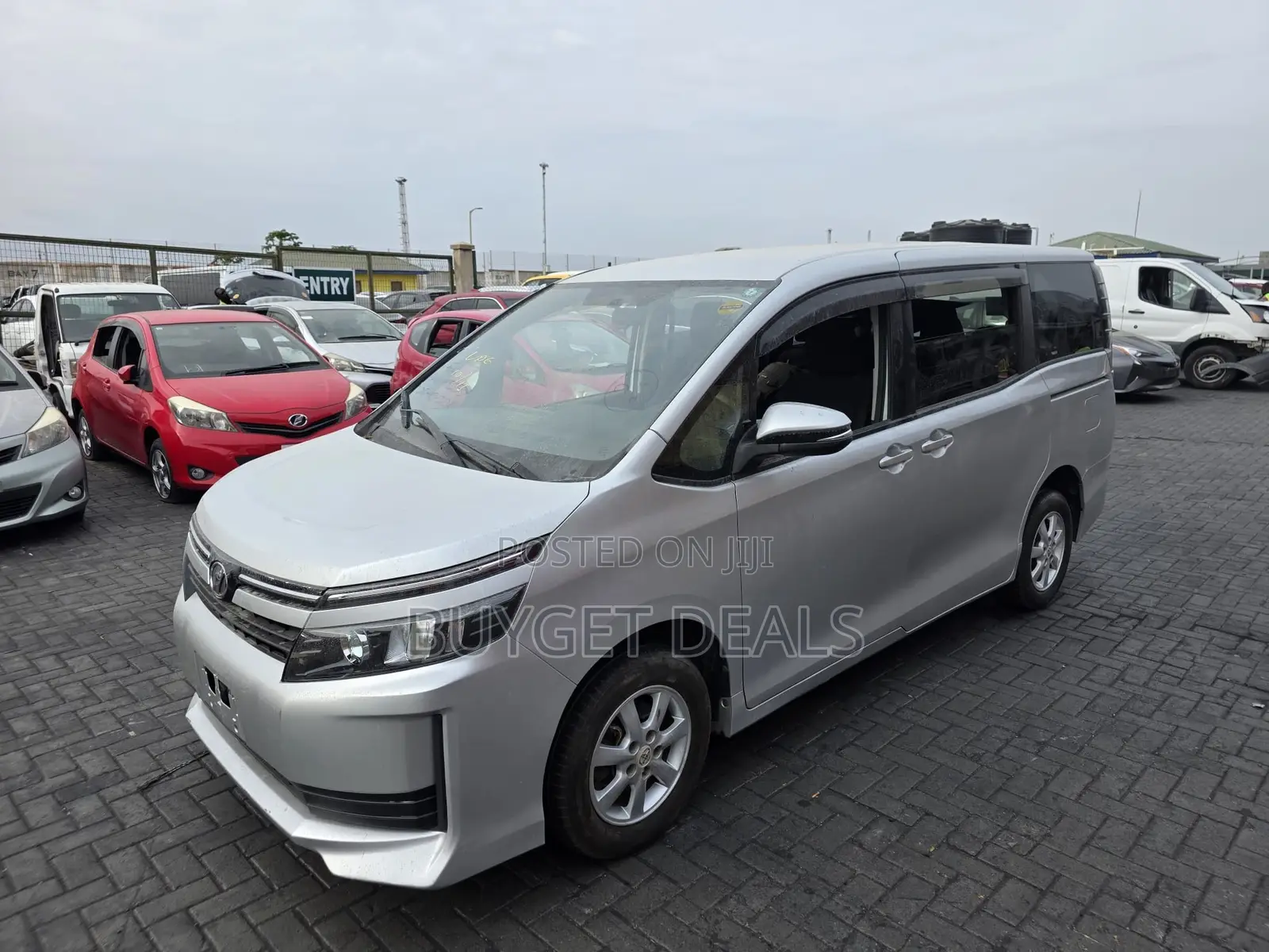 Toyota Voxy 2016 Silver