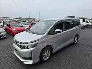 Toyota Voxy 2016 Silver