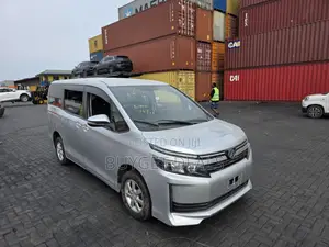 Toyota Voxy 2016 Silver