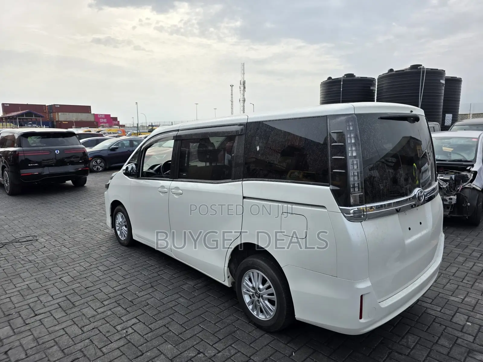Toyota Voxy 2016 Silver