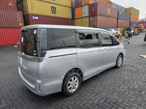 Toyota Voxy 2016 Silver