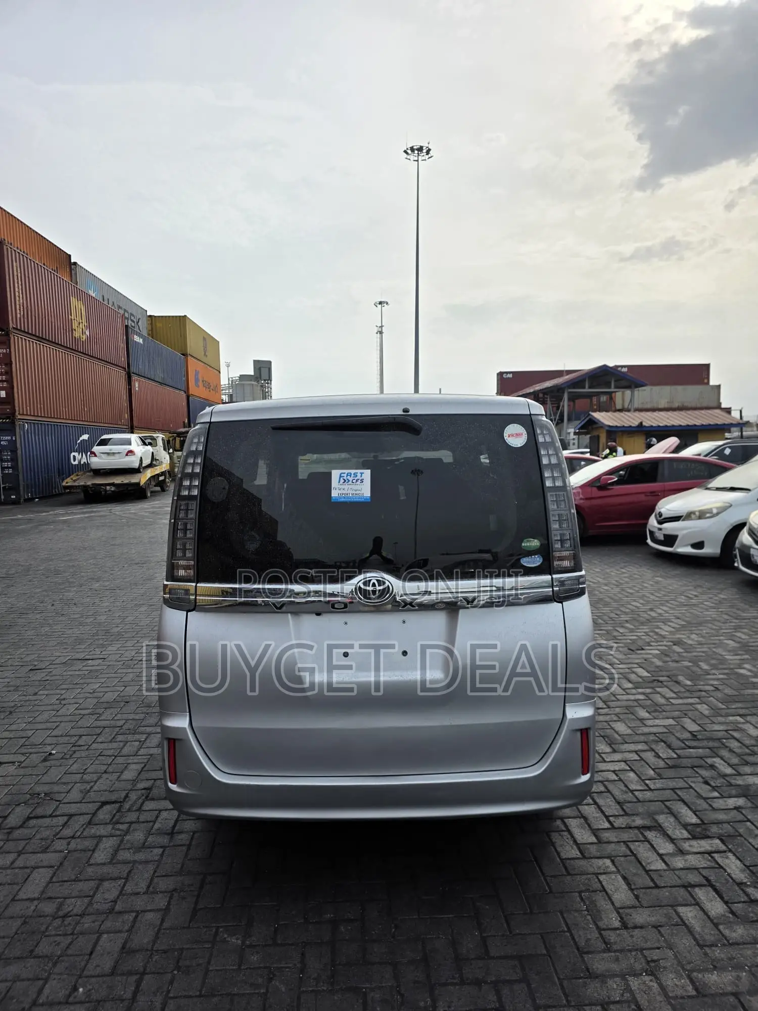 Toyota Voxy 2016 Silver
