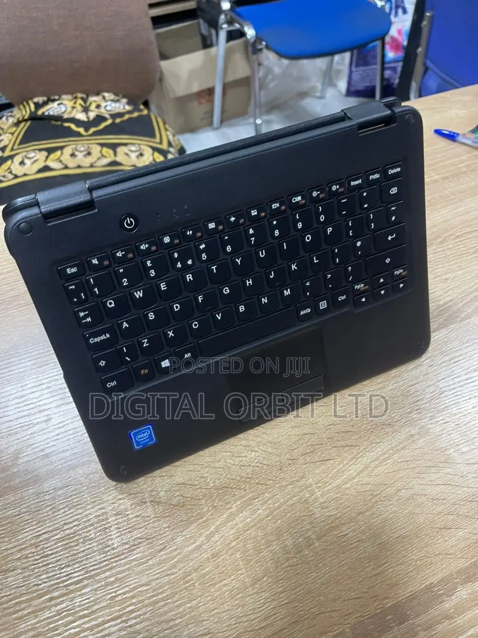 Laptop Lenovo 300e 8GB Intel Celeron SSD 128GB