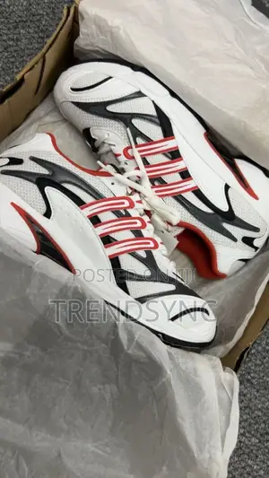 Original Brand New Adidas Temper Run 2.0white/Red/Black - Size 42 (Eu)